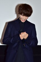 笑う草川拓弥（超特急）。