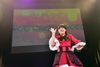 Negicco「愛、かましたいの」を披露する中山莉子。