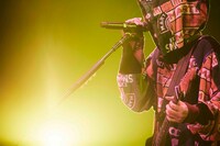 人気画像4位は「米津玄師、4万人動員の幕張ワンマンで新曲初披露『こんな空間をまた一緒に作ろうね』」より、「米津玄師 2018 LIVE / Flamingo」10月27日公演の様子。（撮影：太田好治）