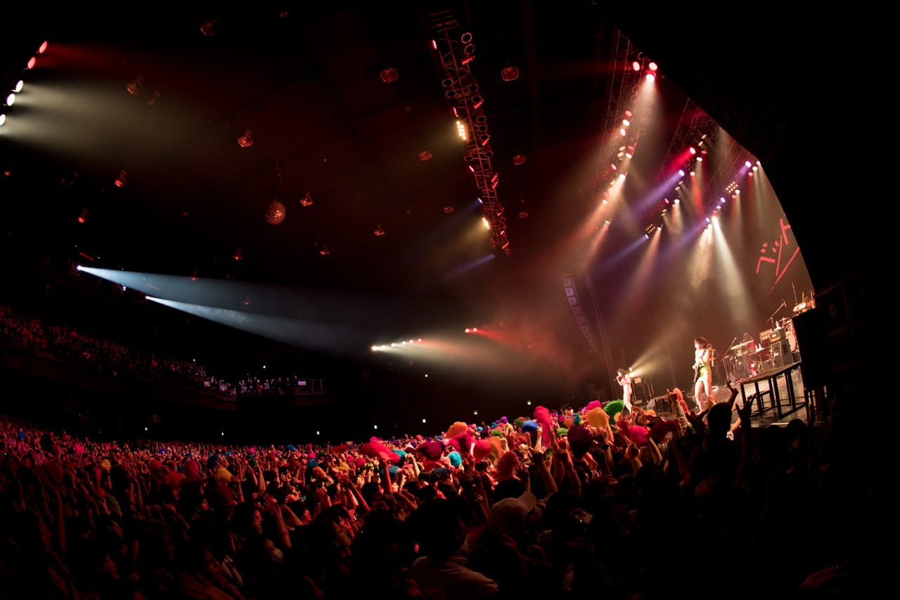 「ベッド・イン 2マンシリーズ2018 ～炎のねるとん3本勝負～」東京・Zepp Tokyo公演の様子。（撮影：斉藤明）