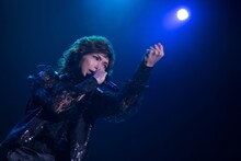 鬼龍院翔（Vo-karu / ゴールデンボンバー）（撮影：斉藤明）