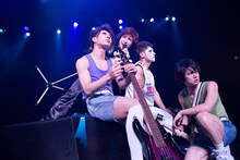 ゴールデンボンバー（撮影：斉藤明）