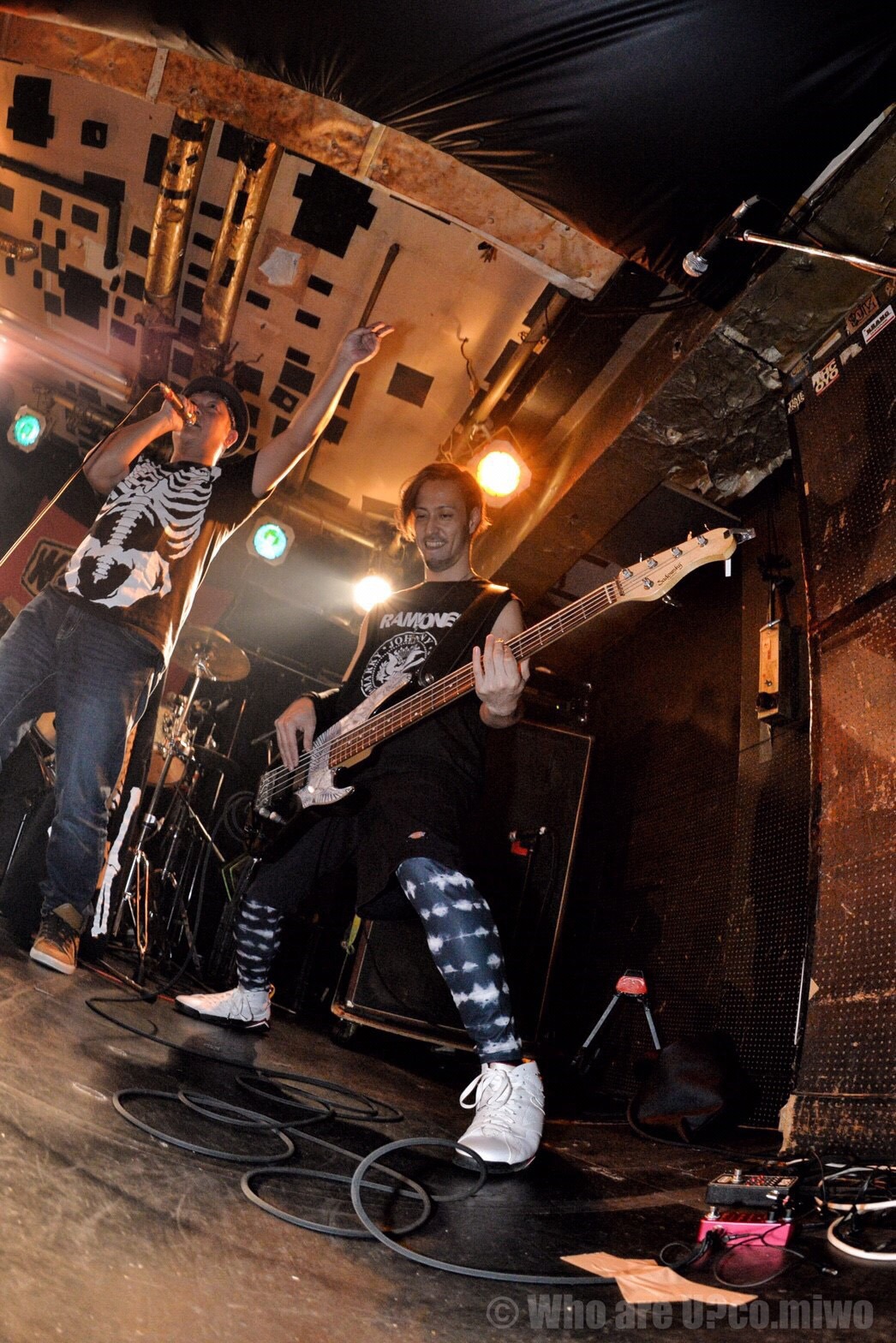 Circle Jointのライブの様子。