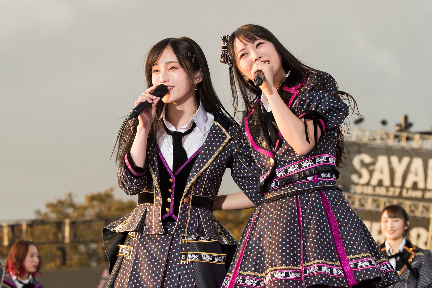 左から山本彩、白間美瑠。 (c)NMB48