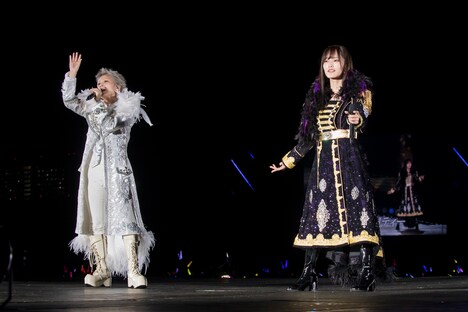 左から百花、山本彩。 (c)NMB48