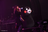 大貫亜美とくまモン（撮影：岸田哲平）