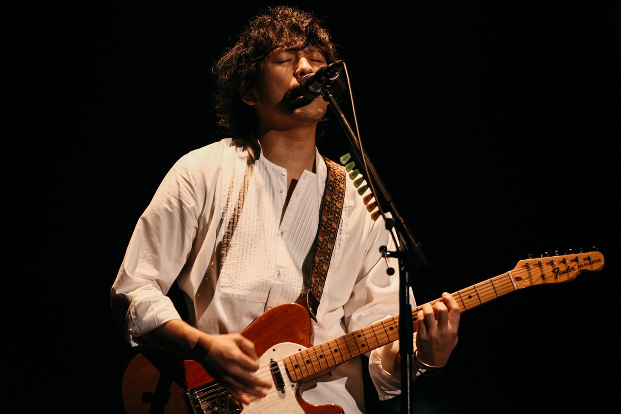 清水依与吏（Vo, G）（Photo by Yusuke Satou）