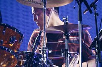 栗原寿（Dr）（Photo by Yusuke Satou）