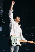 清水依与吏（Vo, G）（Photo by Yusuke Satou）