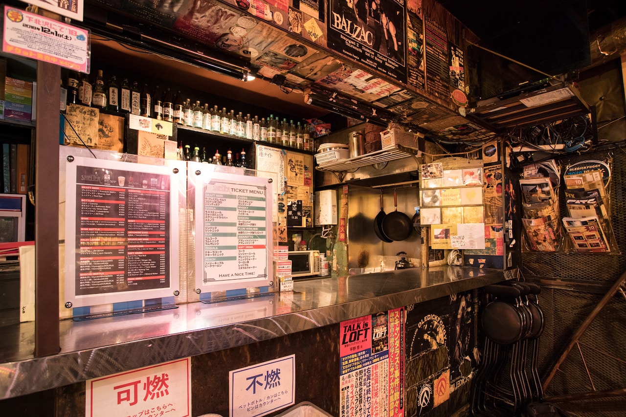 下北沢SHELTERのドリンクカウンター。