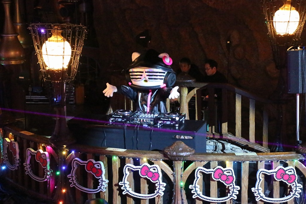 DJ HELLO KITTY