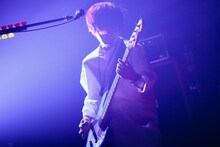 首藤義勝（Vo, B）（撮影：後藤壮太郎）