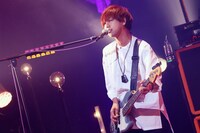 首藤義勝（Vo, B）（撮影：後藤壮太郎）