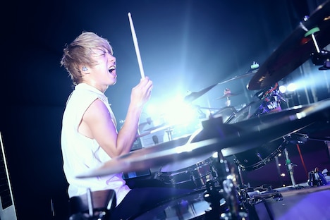 八木優樹（Dr, Cho）（撮影：後藤壮太郎）