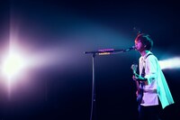 首藤義勝（Vo, B）（撮影：後藤壮太郎）