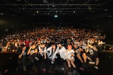 「We are LADYBABY」で撮影された記念写真。（撮影：小林公士）