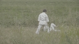 THE 夏の魔物「誰にも邪魔されない部屋で始まる君のための協奏曲、第壱楽章」ミュージックビデオのワンシーン。
