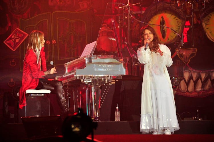 HYDE、女王からデビュー時再現まで艶やか3変化！YOSHIKIと生コラボに 