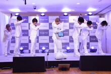 DA PUMPとPepperによる「U.S.A.」パフォーマンスの様子。