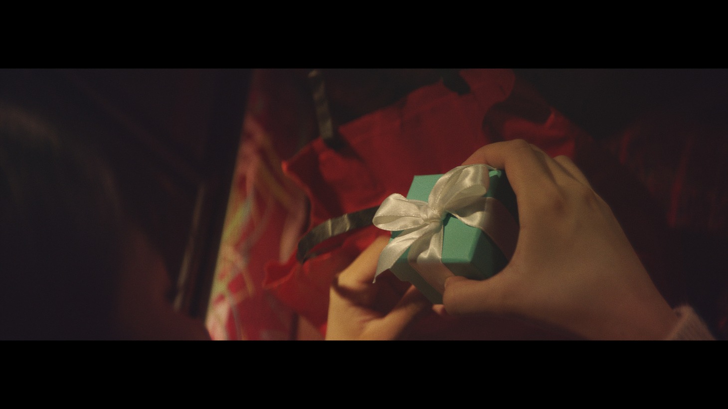 ショートフィルム「TIFFANY BLUE」のワンシーン。