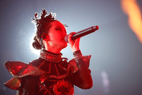SU-METAL（Vo, Dance）（Photo by Tsukasa Miyoshi ［Showcase］）