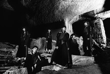 BiSH。左から2番目がリンリン、4番目がアユニ・D。