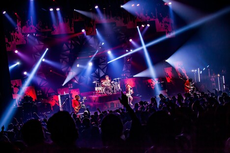 「MY FIRST STORY S・S・S TOUR 2018」大阪・オリックス劇場公演の様子。（Photo by Takashi "TAKA" Konuma）