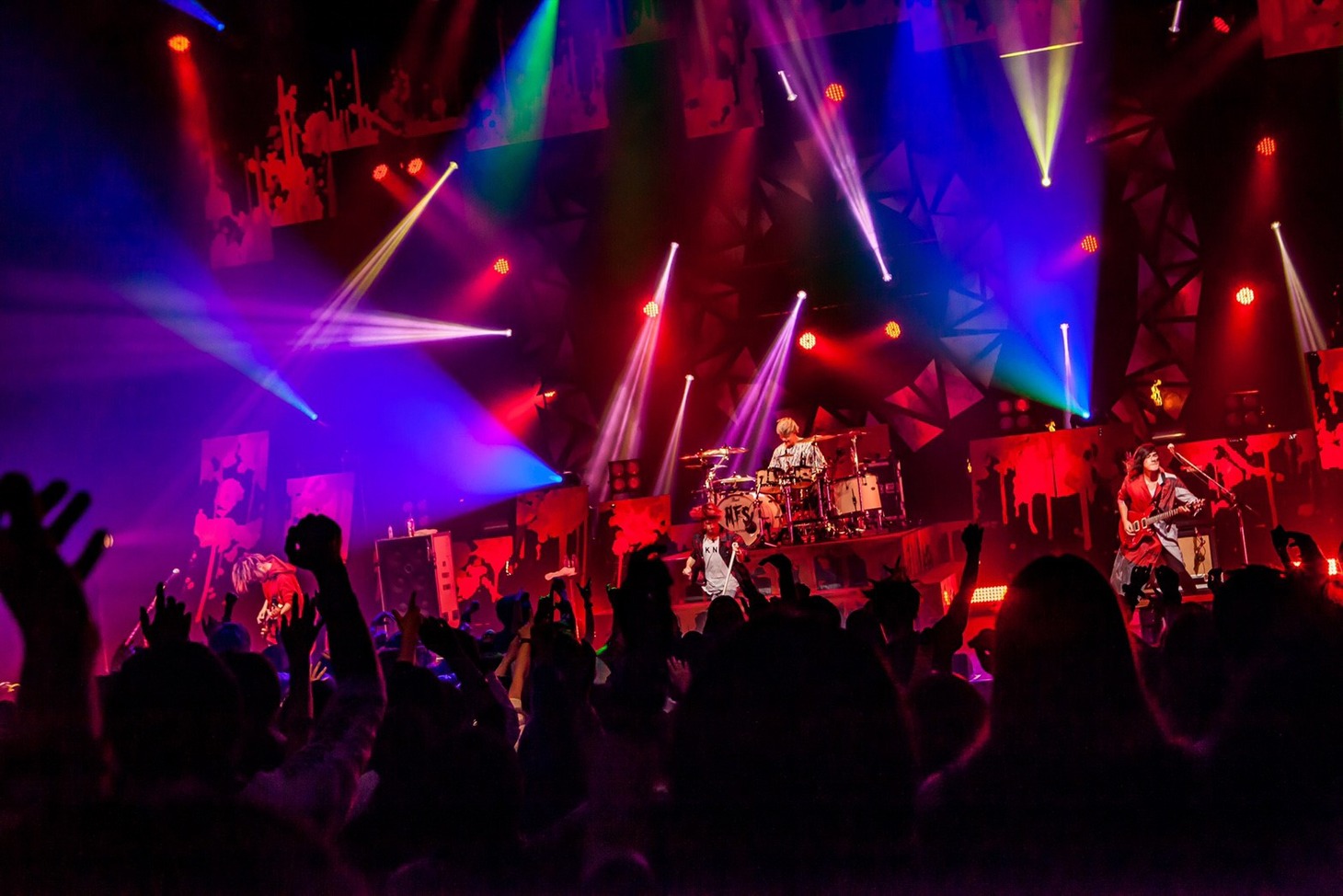 「MY FIRST STORY S・S・S TOUR 2018」大阪・オリックス劇場公演の様子。（Photo by Takashi "TAKA" Konuma）