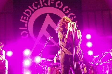 伊藤雄和(Vo, Mandolin)(Photo by Chabo)