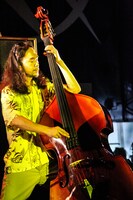 TAKE（Doublebass）（Photo by Chabo）