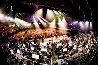 ONE OK ROCK「ONE OK ROCK with Orchestra Japan Tour 2018」大阪・大阪城ホール公演の様子。（Photo by KAZUSHI HAMANO）