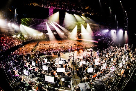 ONE OK ROCK「ONE OK ROCK with Orchestra Japan Tour 2018」大阪・大阪城ホール公演の様子。（Photo by KAZUSHI HAMANO）