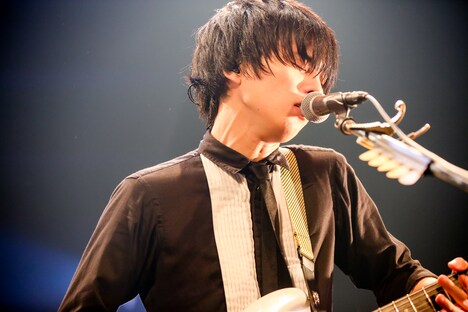 斎藤宏介（Vo, G）（Photo by Viola Kam［V'z Twinkle］）