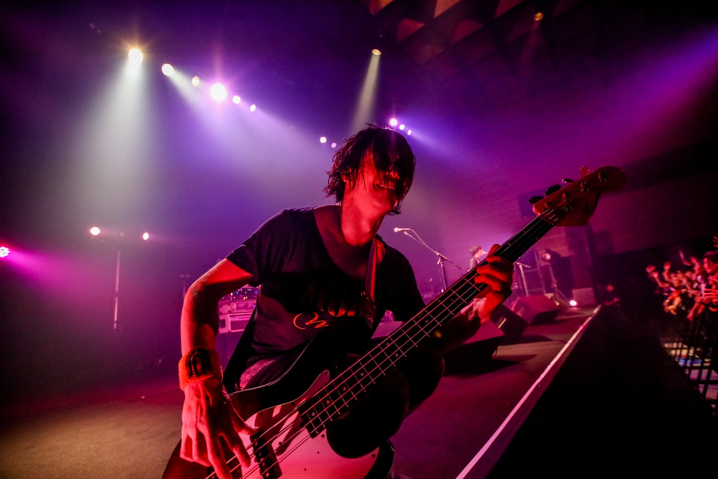 田淵智也（B）（Photo by Viola Kam［V'z Twinkle］）