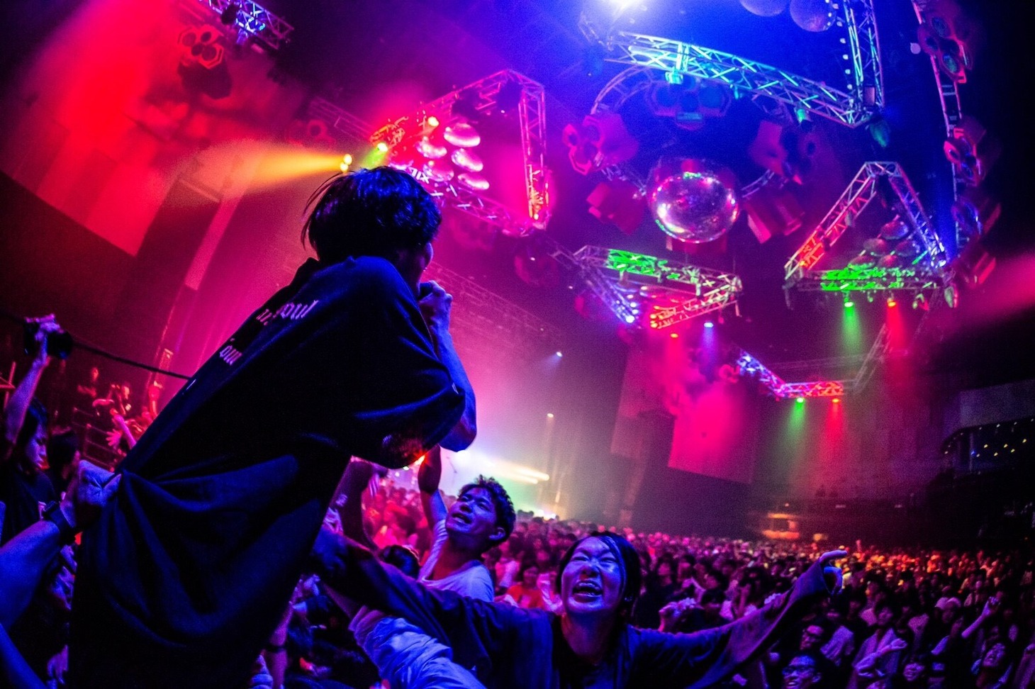 アマダシンスケ（B, Vo / FOMARE）（Photo by masalivephoto）