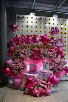 会場ロビーに飾られたみれりーずからのフラワーギフト。