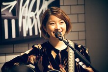 Rihwa「WILD INSIDE with J.S. BURGERS CAFE」東京・J.S. BURGERS CAFE 新宿店公演の様子。