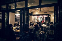 Rihwa「WILD INSIDE with J.S. BURGERS CAFE」東京・J.S. BURGERS CAFE 新宿店公演の様子。