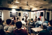 Rihwa「WILD INSIDE with J.S. BURGERS CAFE」東京・J.S. BURGERS CAFE 新宿店公演の様子。