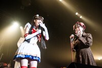 左から鈴木愛理、理姫。（撮影：曽我美芽）