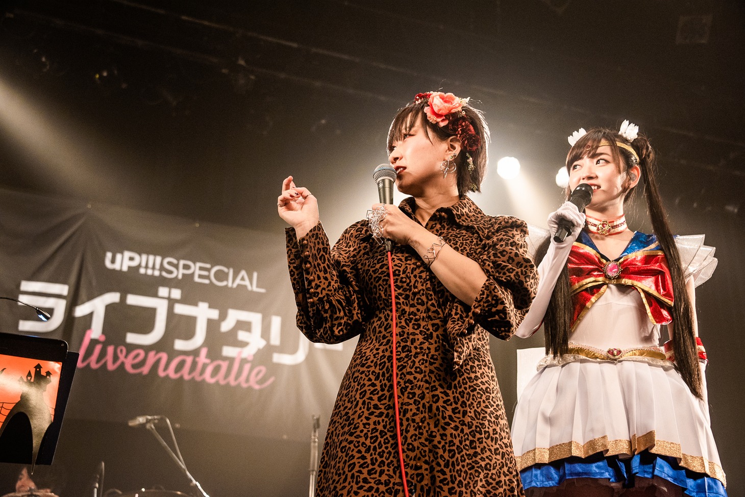 左から理姫、鈴木愛理。（撮影：曽我美芽）