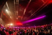 アカシックによるライブの様子。（撮影：曽我美芽）