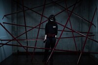 パーカー「New Logos Order Hoodie」着用イメージ。