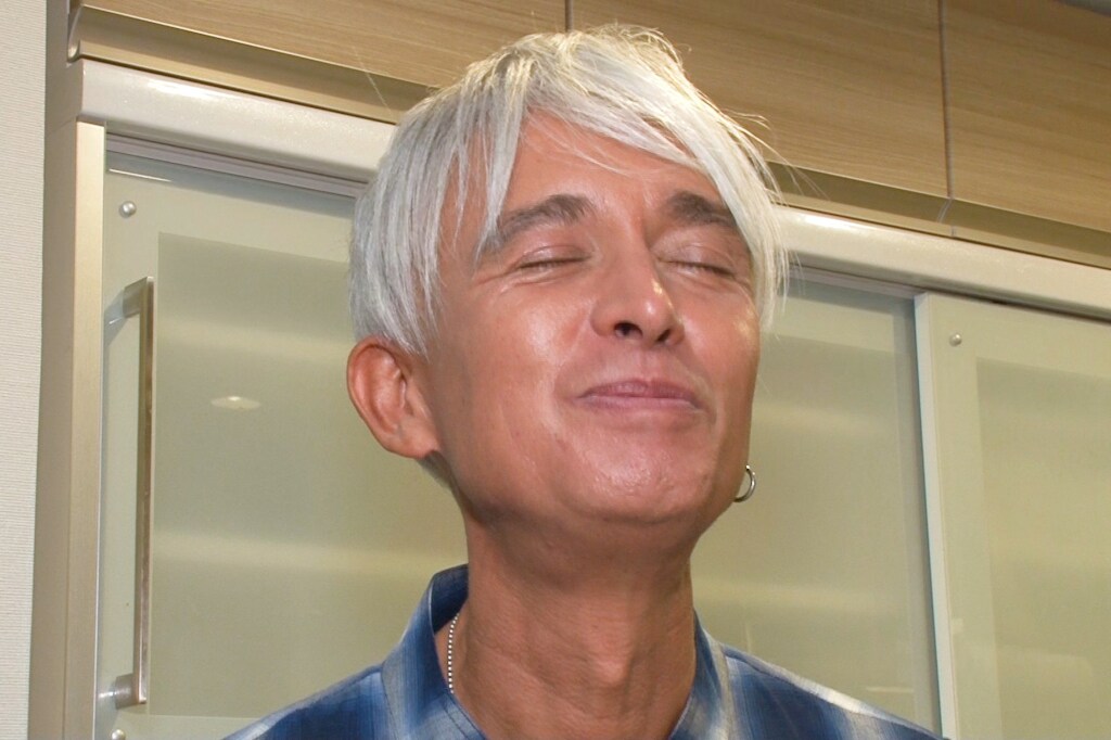 マーク・パンサーが料理研究家の家に“DEPARTURES”スクランブルエッグに感動