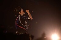 となりの坂田。（撮影：小松陽祐［ODD JOB］、黒瀬友理）