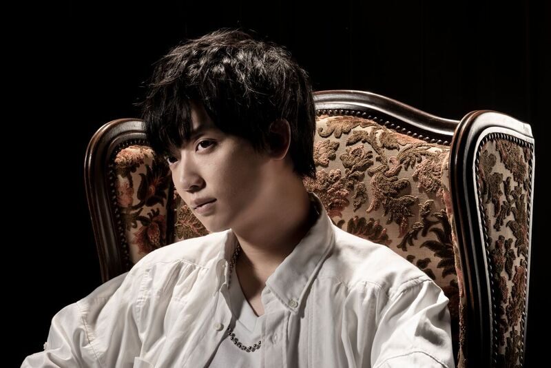 佐香智久 まふまふとの共作曲mvはダークな仕上がりに 動画あり 音楽ナタリー 佐香智久 まふまふとの共作曲mvはダークな仕上がりに 動画あり 音楽ナタリー