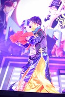 人気画像10位は「浦島坂田船がcrewにプロポーズ、“求婚”パーティで歌と愛を届ける」より、センラ。（撮影：小松陽祐［ODD JOB］、黒瀬友理）