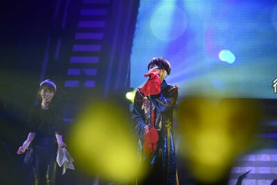 人気画像1位は「浦島坂田船がcrewにプロポーズ、“求婚”パーティで歌と愛を届ける」より、センラ。（撮影：小松陽祐［ODD JOB］、黒瀬友理）