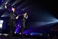 左から志麻、センラ。（撮影：小松陽祐［ODD JOB］、黒瀬友理）