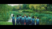 AKB48 池の水選抜「池の水を抜きたい」ミュージックビデオのワンシーン。